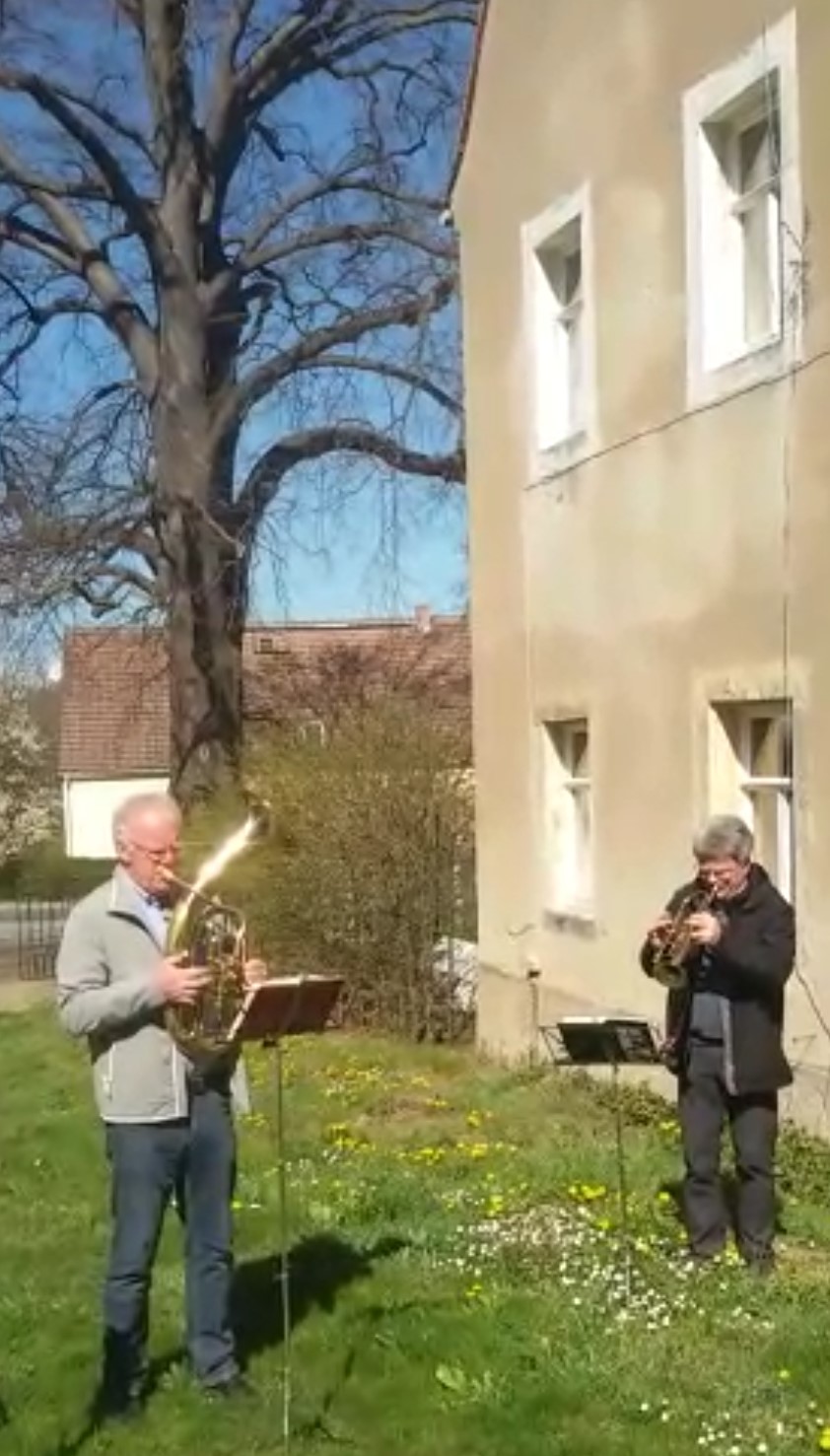 Osterblasen Dietmar Pohl und Günter Köster in Skassa1.jpg