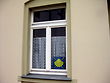 Die Jakobsmuschel als Erkennungszeichen im Fenster